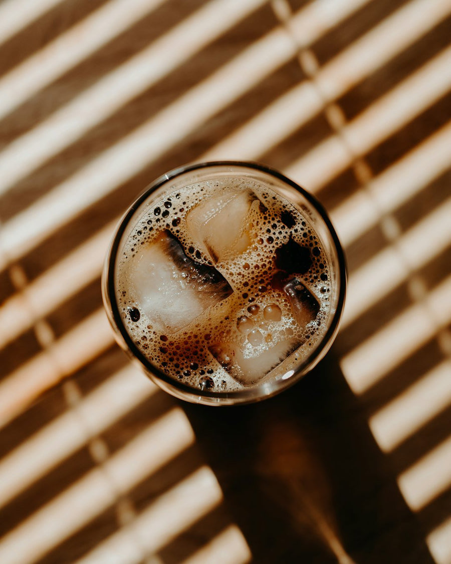 A side-by-side comparison of Iced Americano and Iced Coffee, highlighting their distinct ingredients and flavors for coffee enthusiasts.