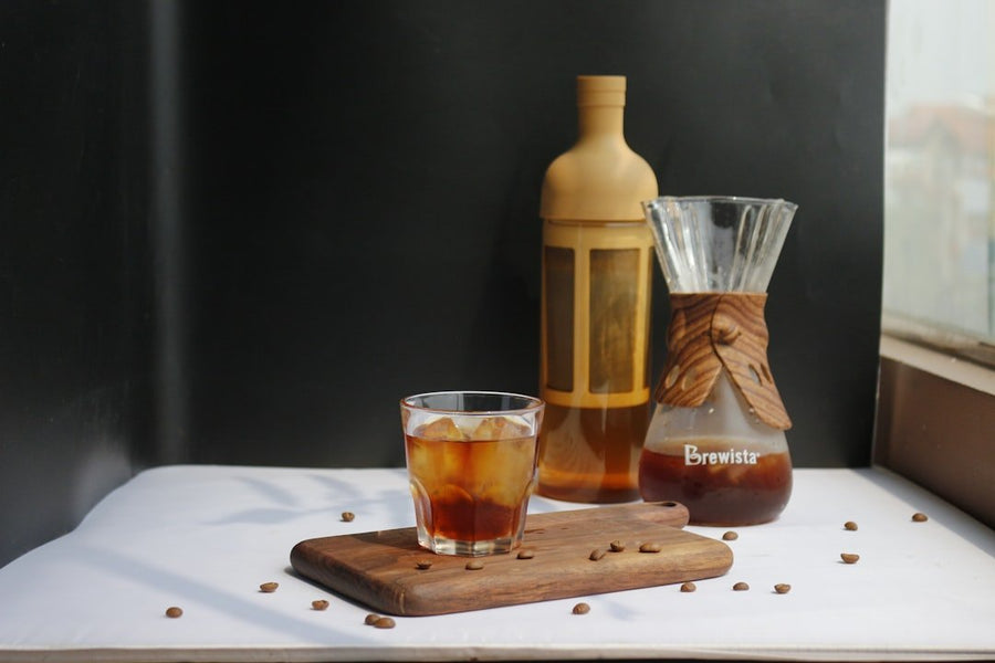 Side-by-side comparison of cold brew and Americano coffee, highlighting flavor, brewing methods, and home preparation tips.